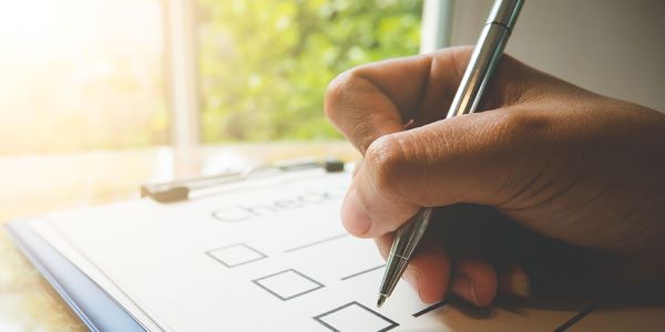 Một checklist booking KOL bài bản sẽ giúp bạn kiểm soát rủi ro và tối ưu ngân sách