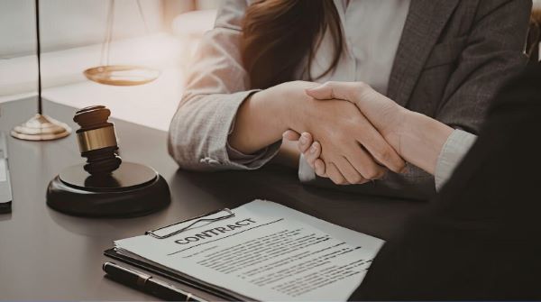 Hoàn thiện thủ tục pháp lý là bước cần thiết khi booking KOL