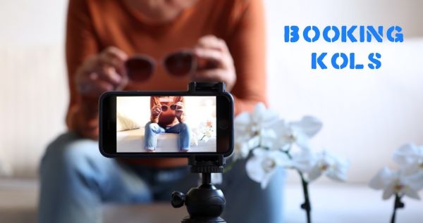Booking KOL in-house là hình thức doanh nghiệp tự xây dựng đội ngũ nội bộ để tìm kiếm, làm việc và quản lý KOL/KOC