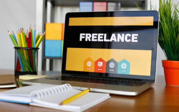 Freelancer phù hợp khi bạn có ngân sách hạn chế hoặc cần triển khai nhanh các đầu việc nhỏ lẻ
