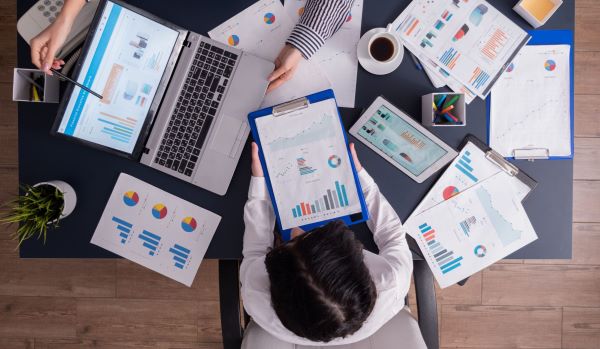 Khi xem báo giá, bạn nên đặt trong bối cảnh ngành nghề cụ thể để đánh giá mức chi phí có hợp lý hay không